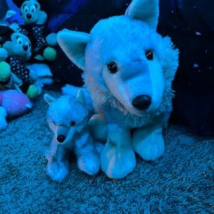 To stuffed animals wolf